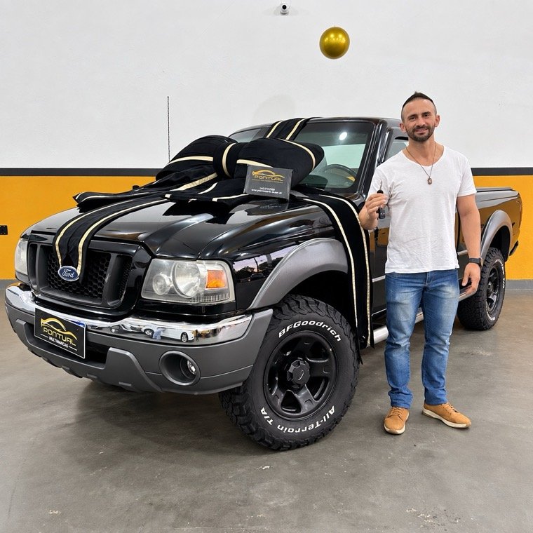 Cliente recebendo o carro na Pontual Multimarcas