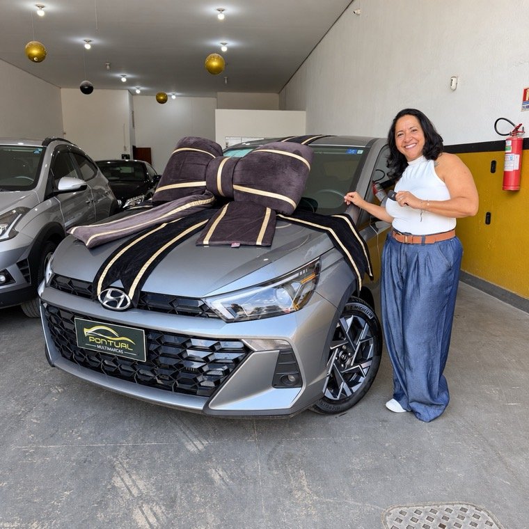 Cliente recebendo o carro na Pontual Multimarcas
